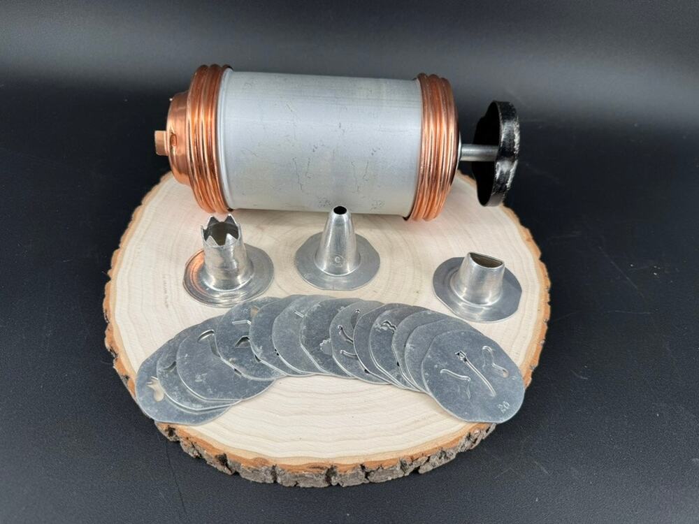 Vintage Mirro 358-AM Cooky Pastry Press 12 Discs 3 Tips Copper Aluminum USA